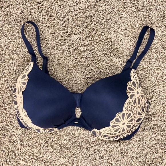 Victoria's Secret Other - VS plunge push-up bra 34DD